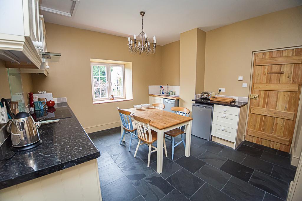 Stoodleigh Court Coach House Bed & Breakfast Tiverton  Exterior photo